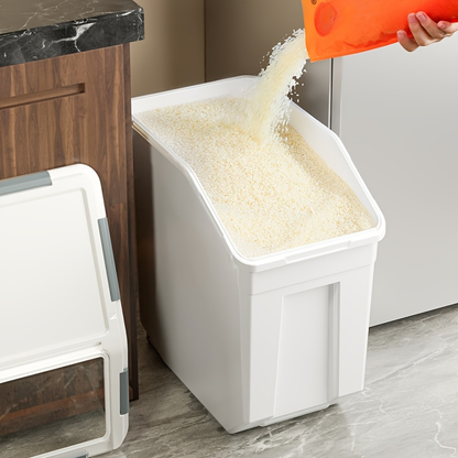 Food storage box (with measuring cup) – capacity 11 lbs/16.5 lbs.