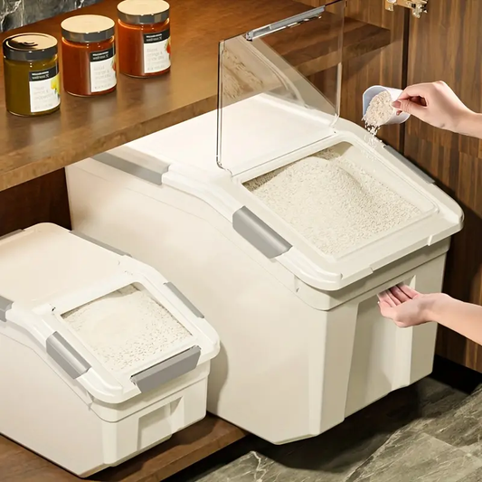 Food storage box (with measuring cup) – capacity 11 lbs/16.5 lbs.