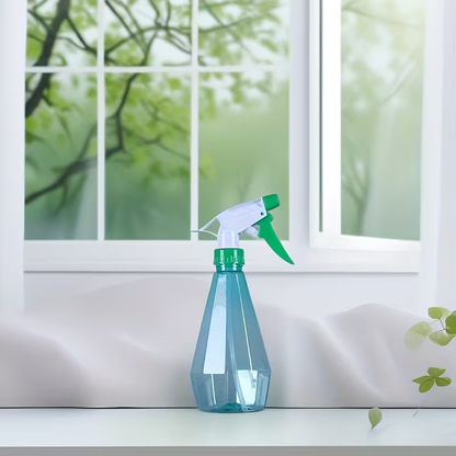 Plastic spray bottle, random color, gourd-shaped design