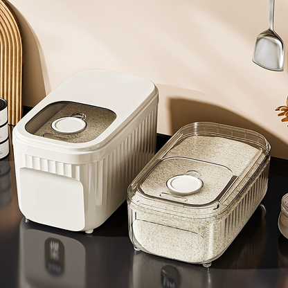 Square food storage container with magnetic lid